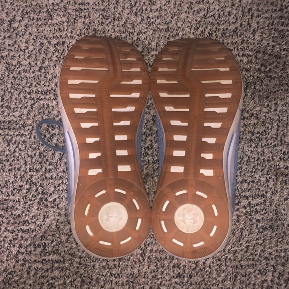 Under Armour shoes - Picture 5 of 6